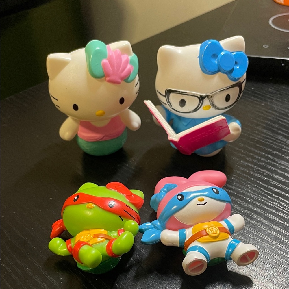 Hello Kitty Figurine Set